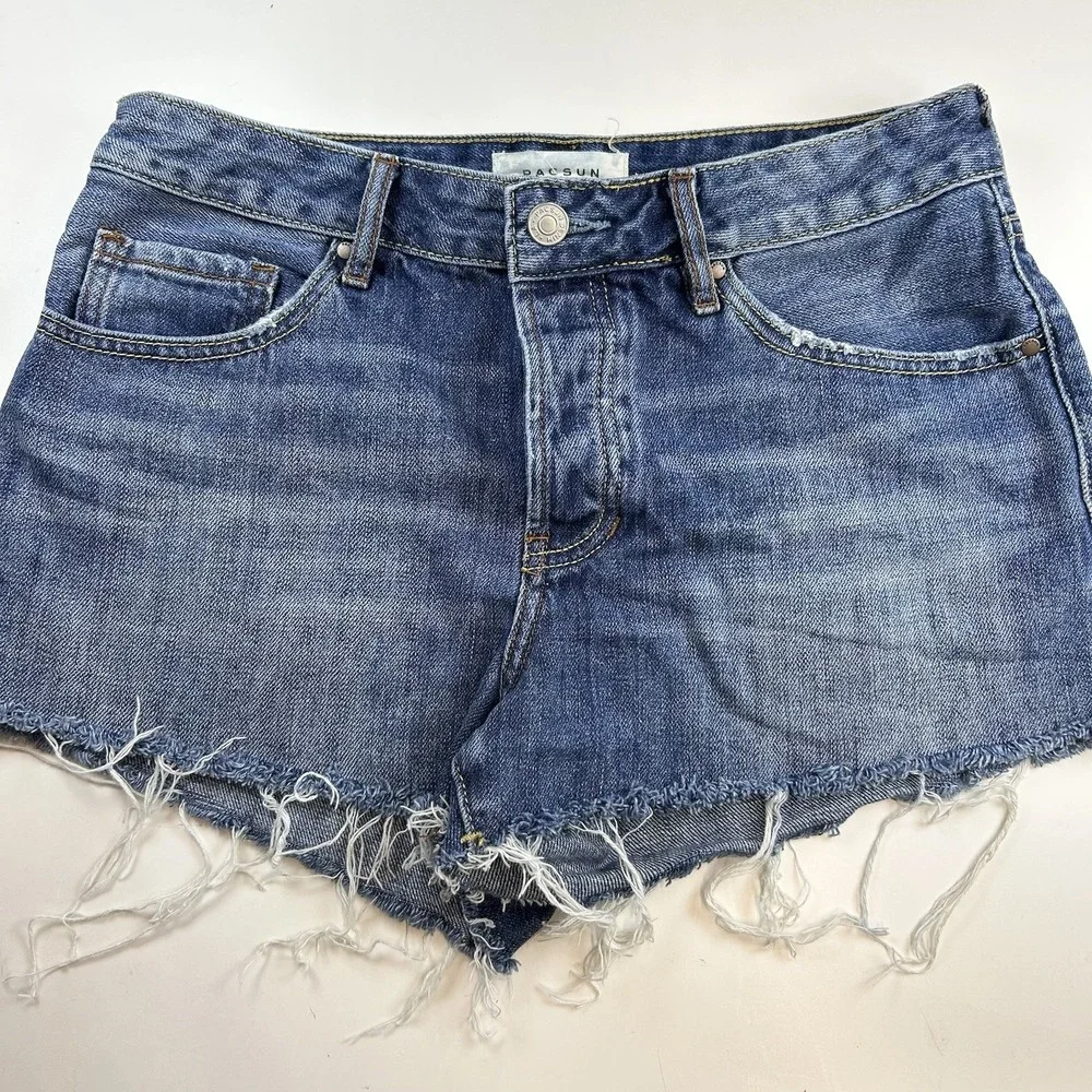 Pacsun Mid Rise Denim Jean Short Size 26 Button Fly 2" Inseam 28" Waist Med Wash - Picture 1 of 7
